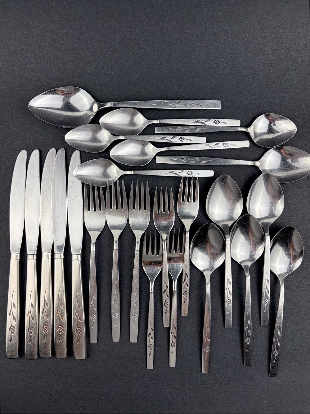 Oneida Deluxe CAPISTRANO Stainless  Flatware Lot Of 24 Oneidacraft Vintage